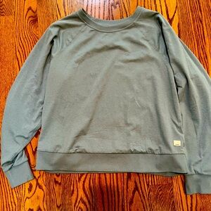 Light weight Vuori sweatshirt